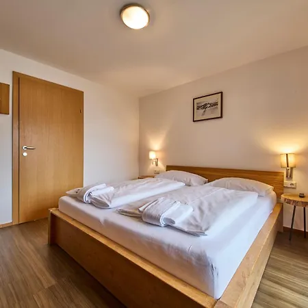 1 Apartment *