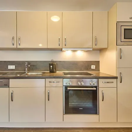 1 Apartment *